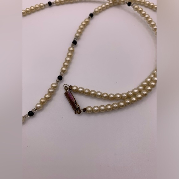 #101 Vintage faux pearl and acrylic black  beads necklace 20” - Picture 3 of 5